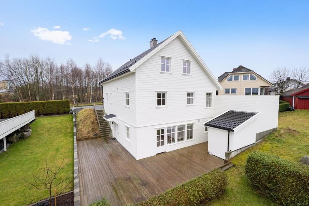 House With 5 Bedrooms, 2 Bathrooms, Available For Ons Stavanger Exterior photo