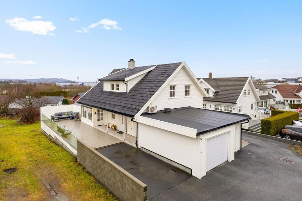 House With 5 Bedrooms, 2 Bathrooms, Available For Ons Stavanger Exterior photo